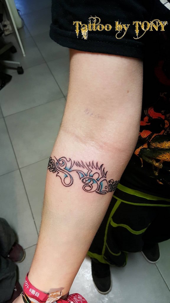Tatouage bracelet de bras