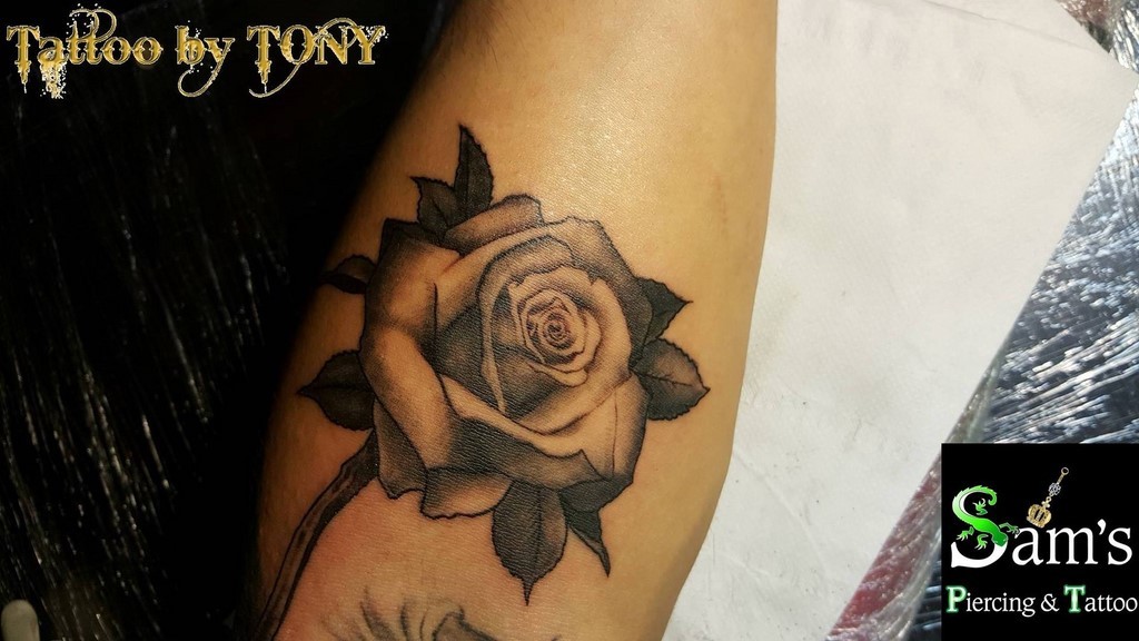 Tatouages Ornements rose