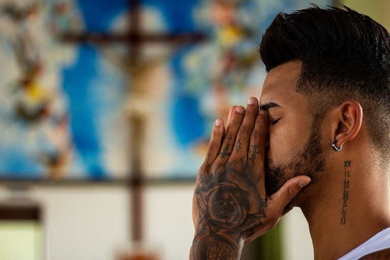 Tatouage main