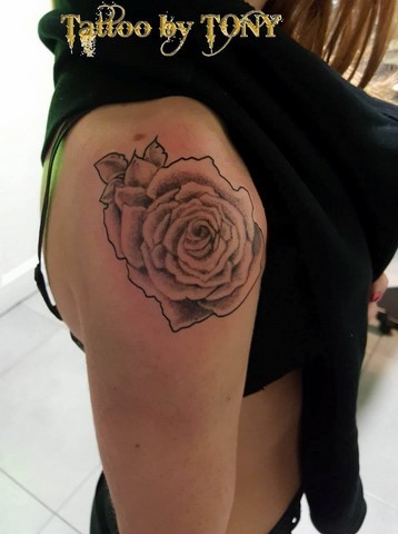 Tatouages Ornements rose