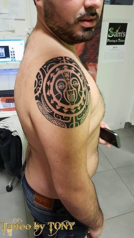 Tatouage traditionnel