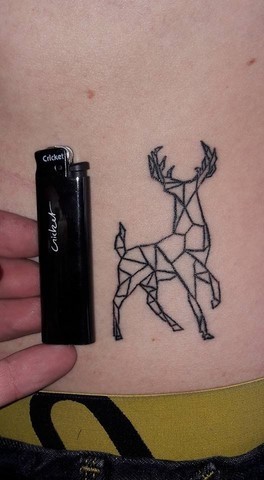 Tatouage daim chevreuil cerf trait