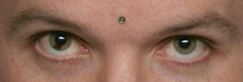 Microdermal 3ème oeuil