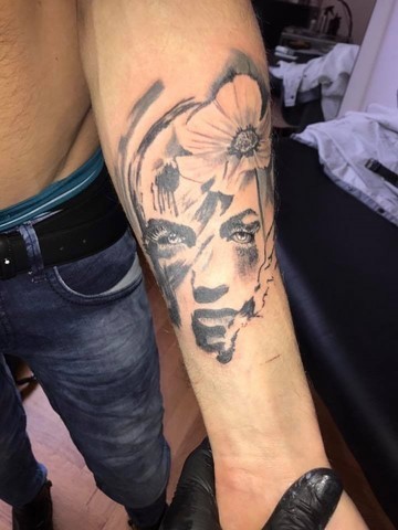 Tatouage visage femme