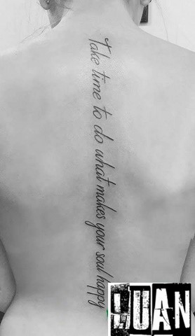 Tatouage écriture lettrage