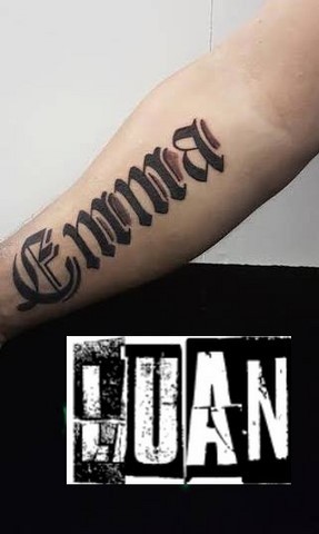 Tatouage écriture lettrage