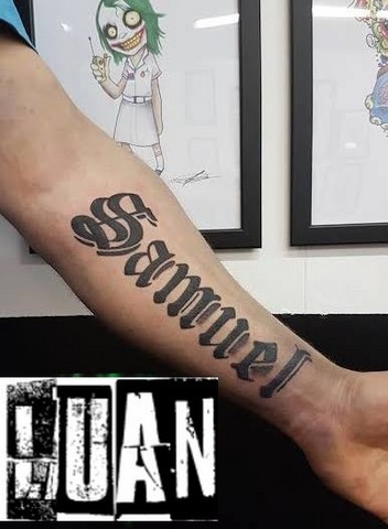 Tatouage écriture lettrage