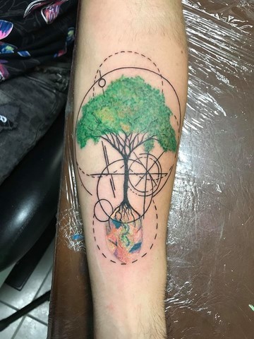 Tatouages arbre géométrie