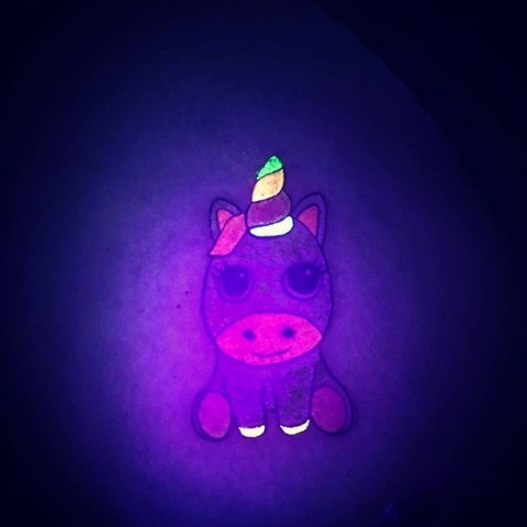 Tatouage licorne UV