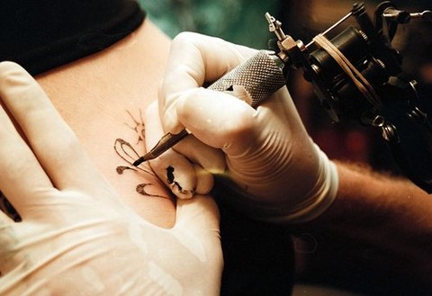 Conseils sur la datation d’un artiste tatoueur