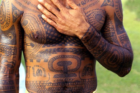 Tatouage traditionnel